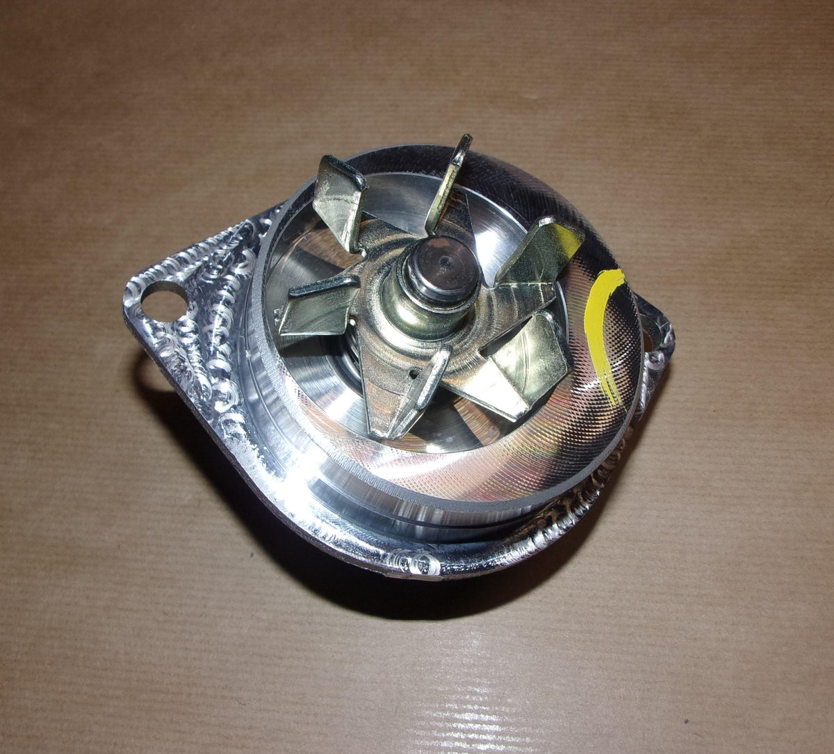 POMPE A EAU CITROEN C2,C3,C4 PEUGEOT 301,308 1.6 16V 9824998180.