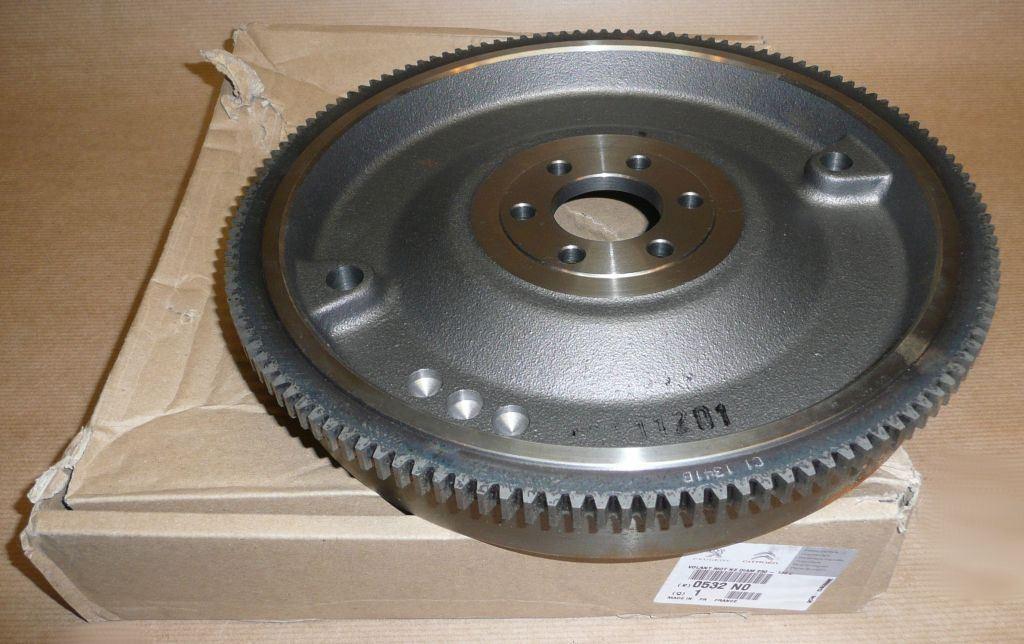 VOLANT MOTEUR CITROEN C4,JUMPY III 1.6HDI 0532.N0 0532N0.