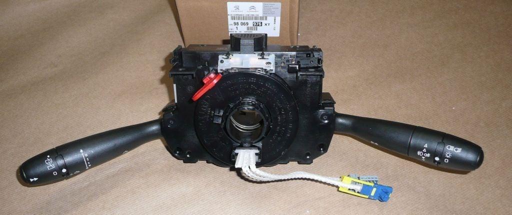 COMMUTATEUR COMBINE PEUGEOT 307,308 98069976XT.