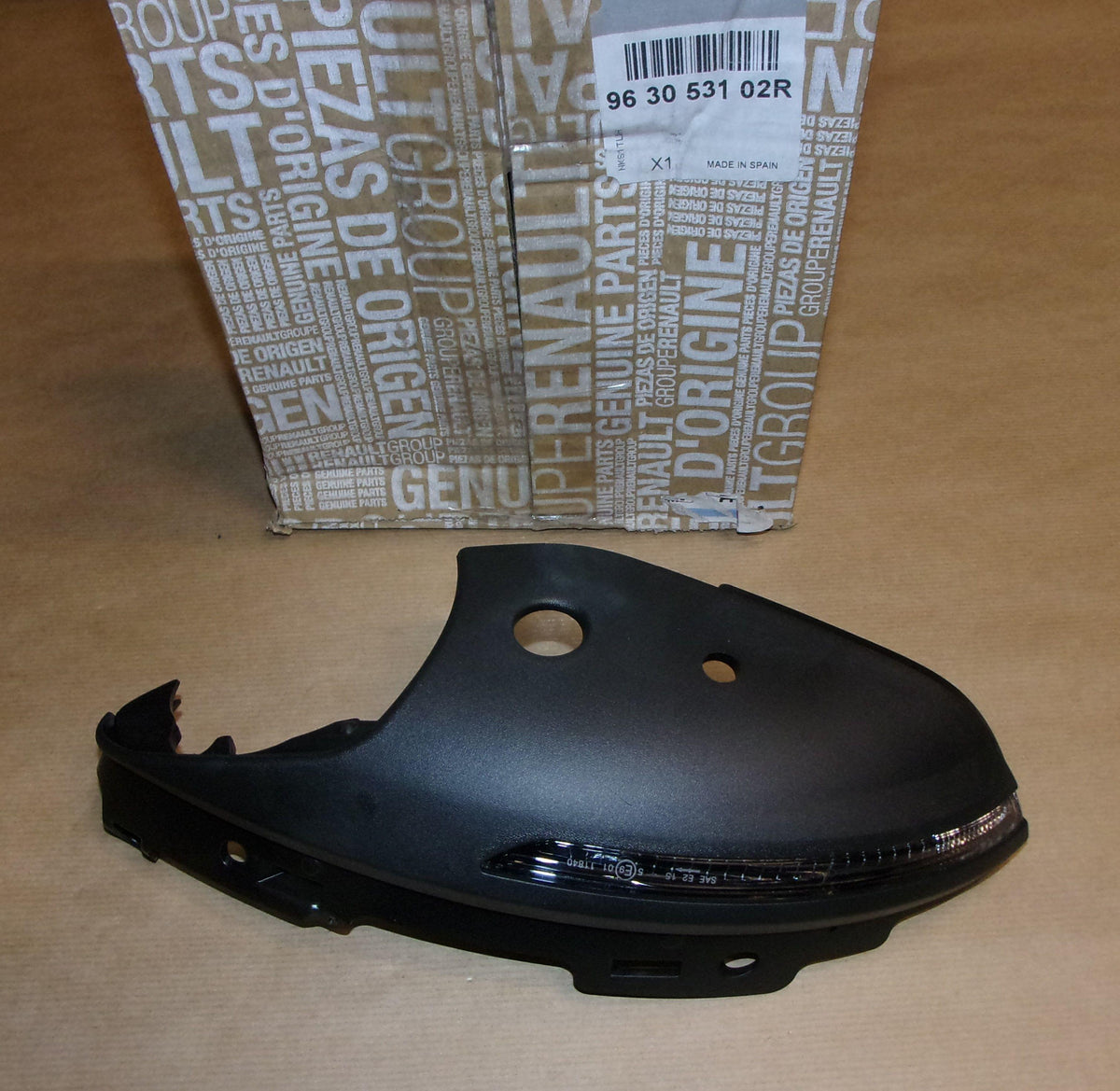 FEU DE CLIGNOTANT RENAULT MEGANE IV DROITE 963053102R.