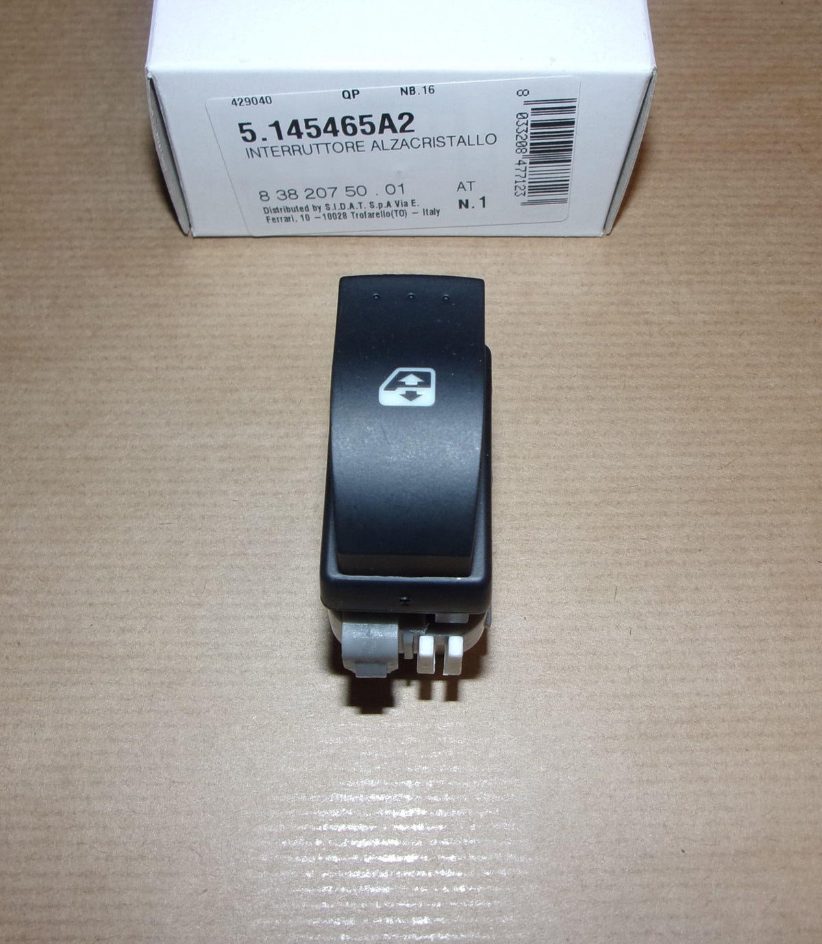 BOUTON LEVE.VITRE RENAULT CLIO II 8200060046.