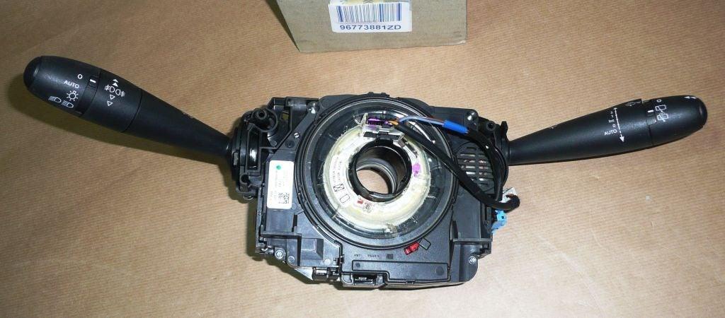 COMMUTATEUR COMBINE CITROEN C3,DS3 96773881ZD.