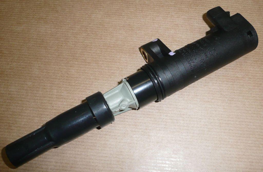 BOBINE D'ALLUMAGE.RENAULT CLIO II,III 1.4/1.6 7700875000.
