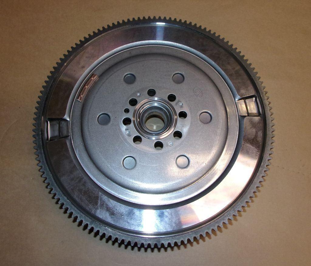 VOLANT MOTEUR BI-MASSE RENAULT MASTER III 2.3D 123008972R.