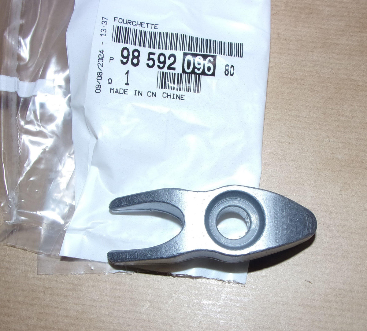 FOURCHETTE FIX PORTE INJECTION CITROEN C4 2.0H 9859209680.