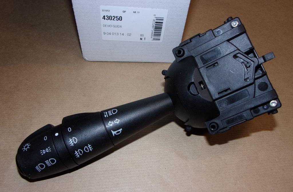 COMODO DES PHARES DACIA DOKKER,LODGY 255400337R.