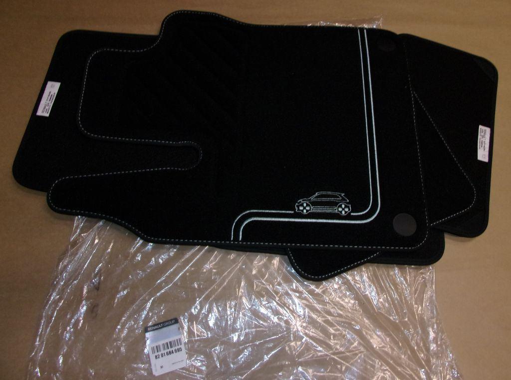 TAPIS EN VELOUR COMPLET.RENAULT TWINGO III 8201684695.