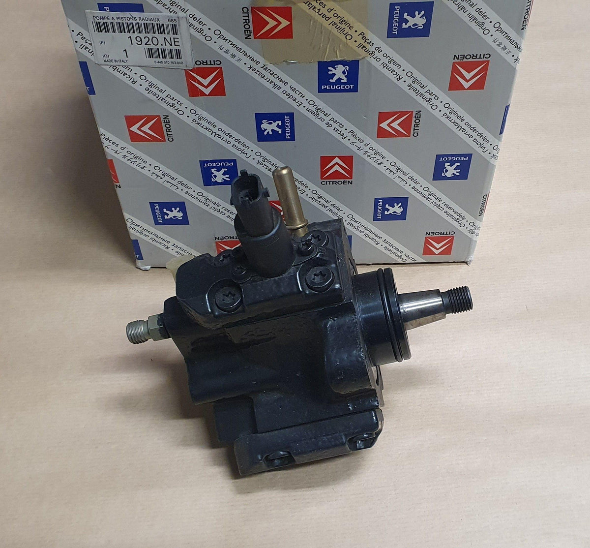 POMPE D'INJECTION CITROEN C4,P206 2.0/2.2HDI 1920.NE 1920NE.