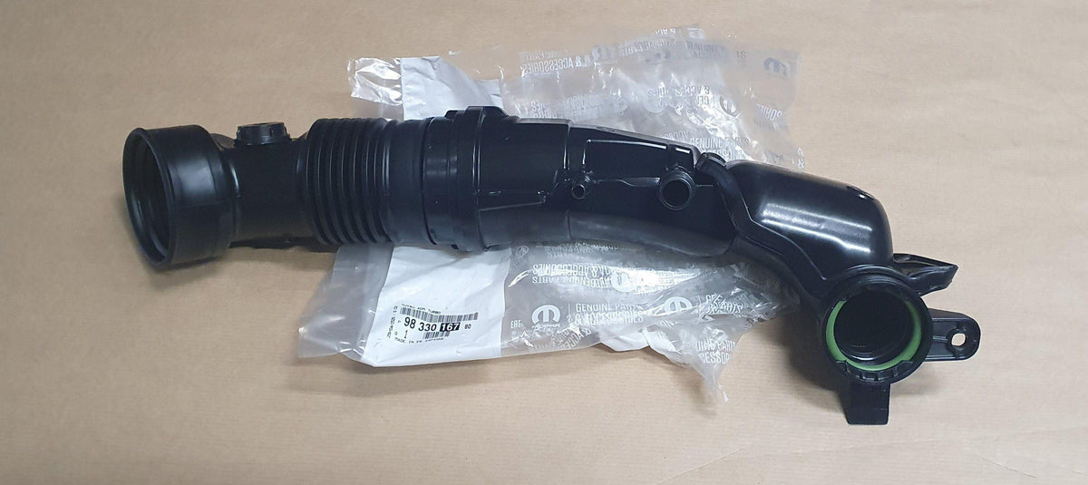 TUYAU D'AIR.PEUGEOT 308,3008 1.6HDI 9833016780.