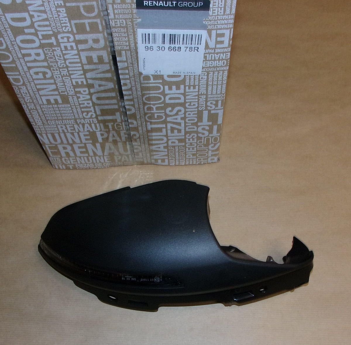 COQUE DE RETROVISEUR RENAULT MEGANE IV GAUCHE 963066878R.