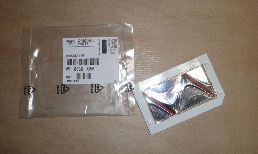 L'EMBLEME CITROEN DS3 8666.GW 8666GW.