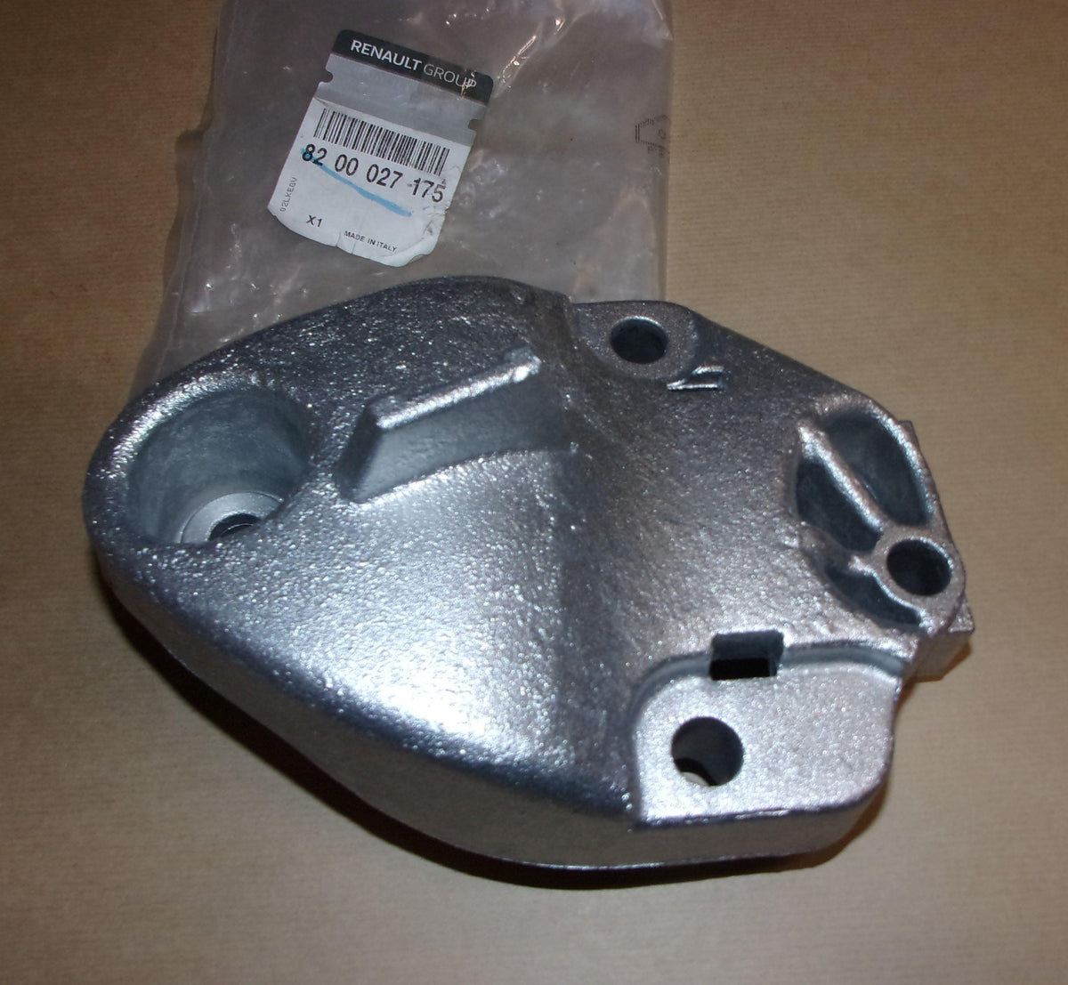 SUPPORT MOTEUR RENAULT MASTER II 8200027175.
