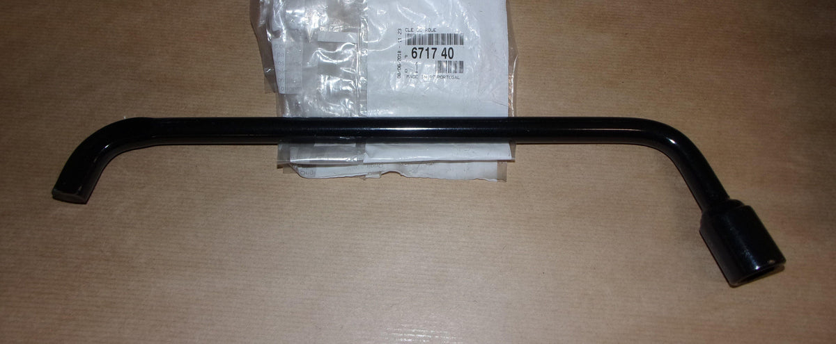 CLÉ POUR LES ROUES CITROEN JUMPY III 6717.40 671740.