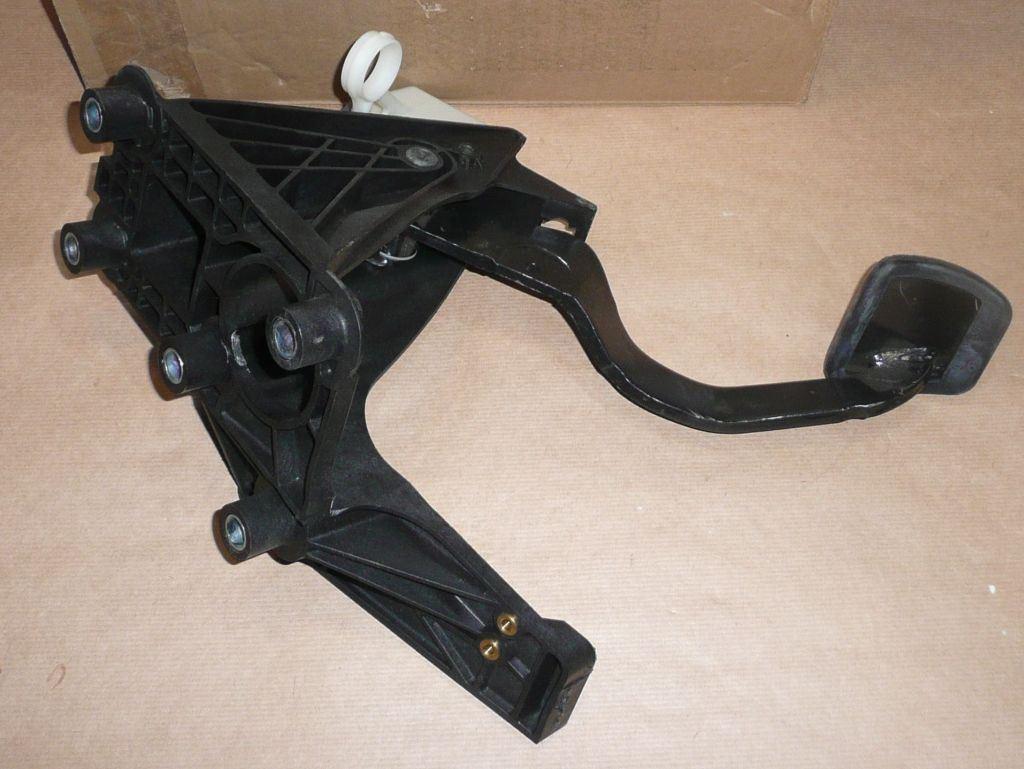 PEDALE DE FREIN RENAULT LAGUNA II 8200725724.