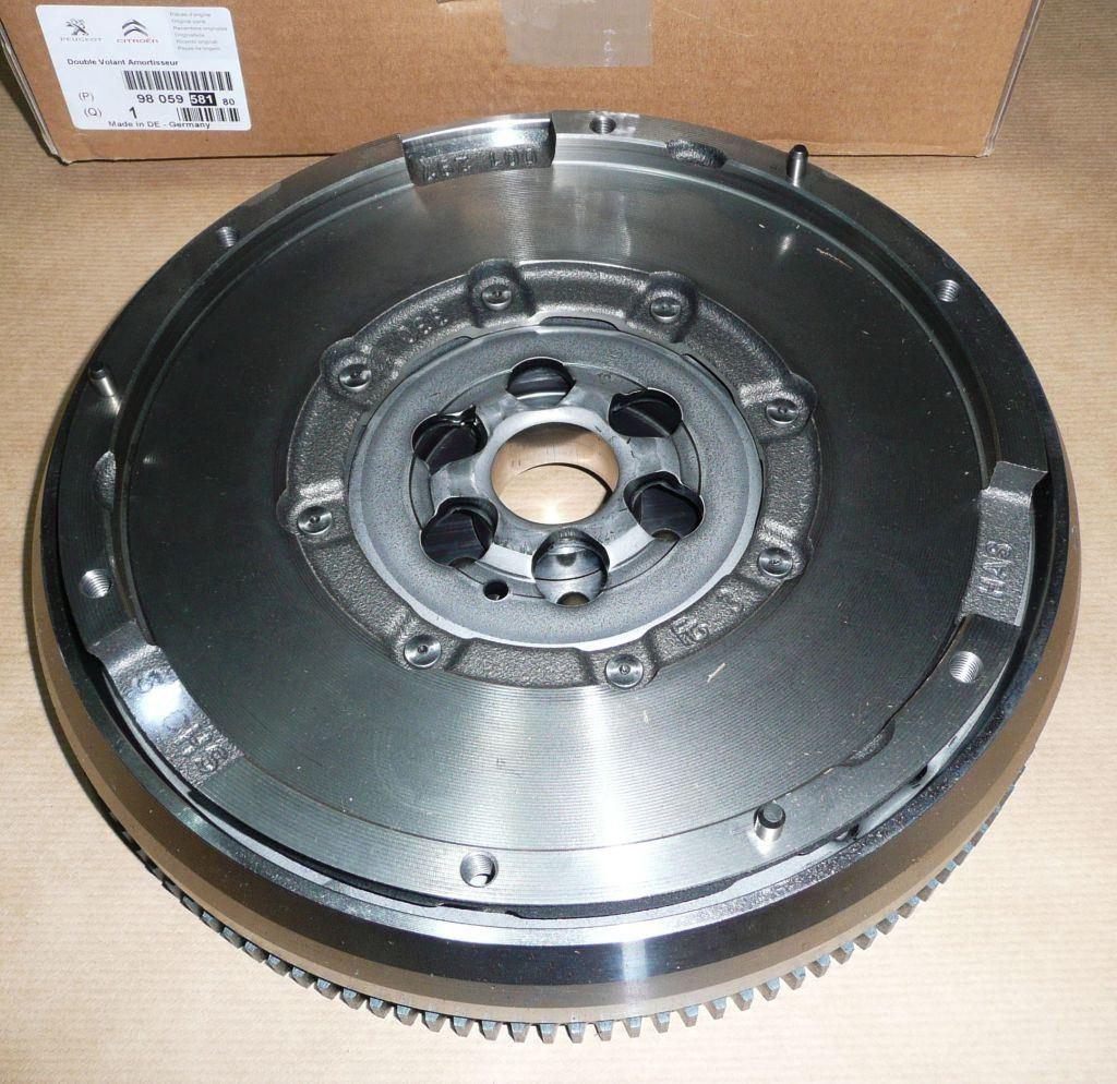 VOLANT MOTEUR BI-MASSE CITROEN C3,C4,PEUGEOT 208,308 9805958180.