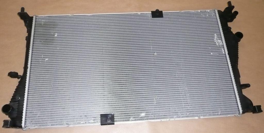 RADIATEUR D'EAU RENAULT TRAFIC II 2.0DCI 10.15 214109682R.