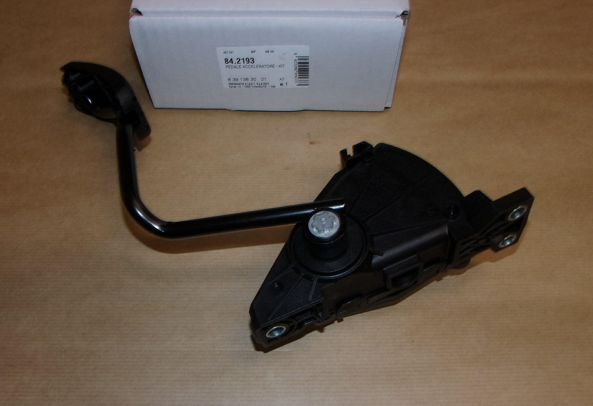 POTENTIOMETRE DE PAPILLON RENAULT TRAFIC II 8200289176.