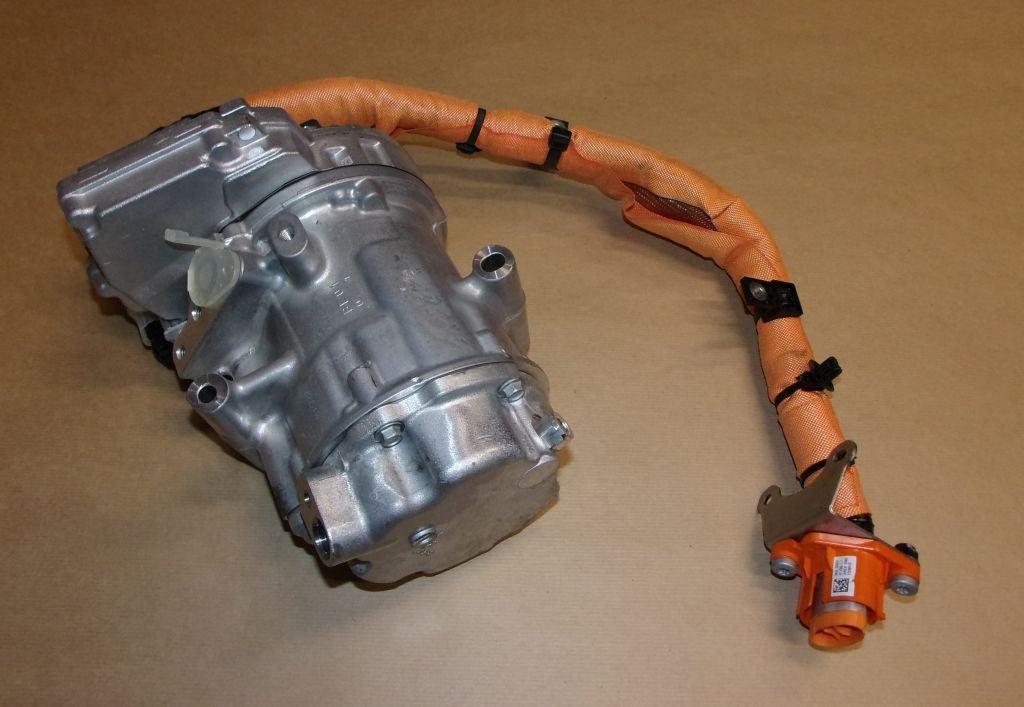 COMPRESSEUR DE CLIMATISATION RENAULT CAPTUR II 926002618R.